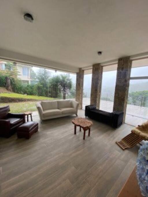Hostyn Casa Paraiso Nas Montanhas, De Alto Padrao Cercado Pela Natureza Casa de férias *